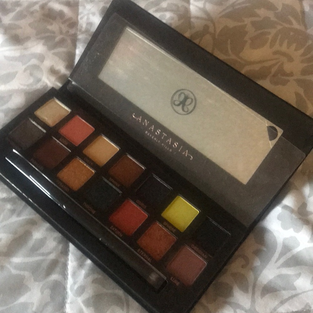 ABH prism Eyeshadow Palette